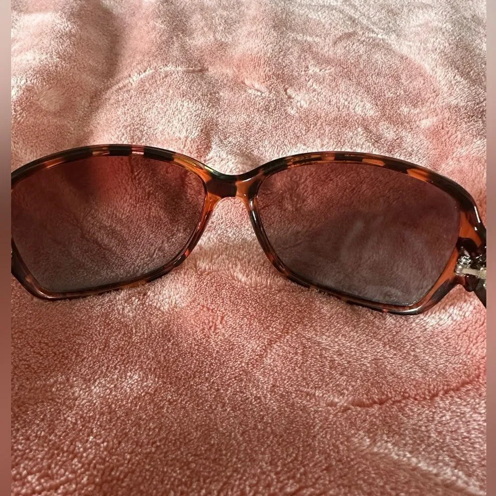 Foster Grant Women's Poppet Polarized Rectangular Sunglasses, Tortoise/Brown